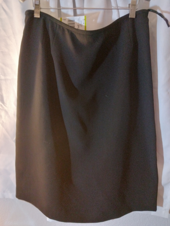 Le Suit Dresses & Skirts - Le Suit Classic Black Women's Pencil Skirt